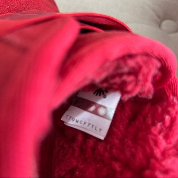 UGG Neumel II Graphic Women's Size US 7 Red Suede Chukka Boots Shoes - Picture 10 of 12